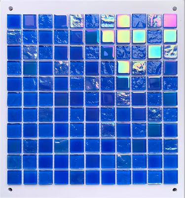 Carreaux de mosaïque en verre cristallin de 4 mm parfaits pour une piscine inspirée de la mer Méditerranée