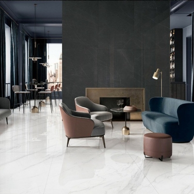 Carreaux de sol commerciaux en dalles de marbre blanc de 2400 mm pour le design d'intérieur