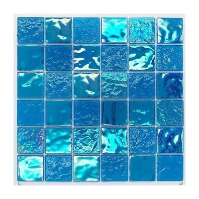 Piscine bleue résistante aux acides personnaliser mosaïque carrée irisée carreaux pour piscine moderne