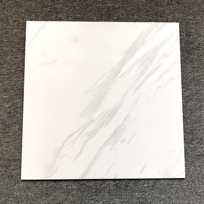 Carreaux de salle de bains en porcelaine blanche polissée en céramique à Foshan pour les carreaux de mur en gris
