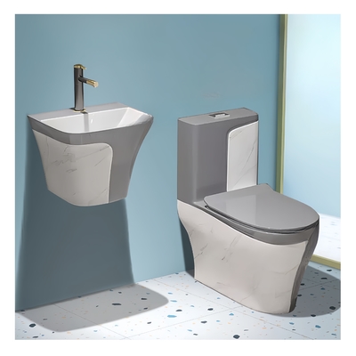 Ensemble de toilettes et de baignoires en céramique moderne avec éclairage environnemental