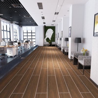 Les carreaux de porcelaine de 150x900 mm sont la bande de bois parfaite pour les espaces commerciaux.