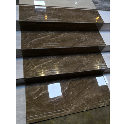 Résistance au glissement des escaliers extérieurs modernes avec carrelage en céramique brillante