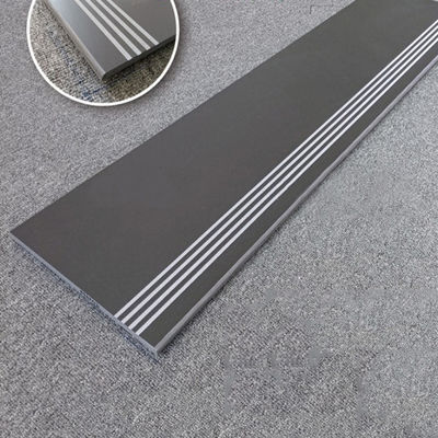 Plancher en porcelaine homogène noir et non glissant, plancher vitrifié de 300x600 mm pour le stationnement