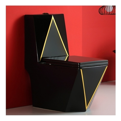 Toilette en céramique moderne avec une ligne dorée, salle de bain en or noir, couleur S-Trap